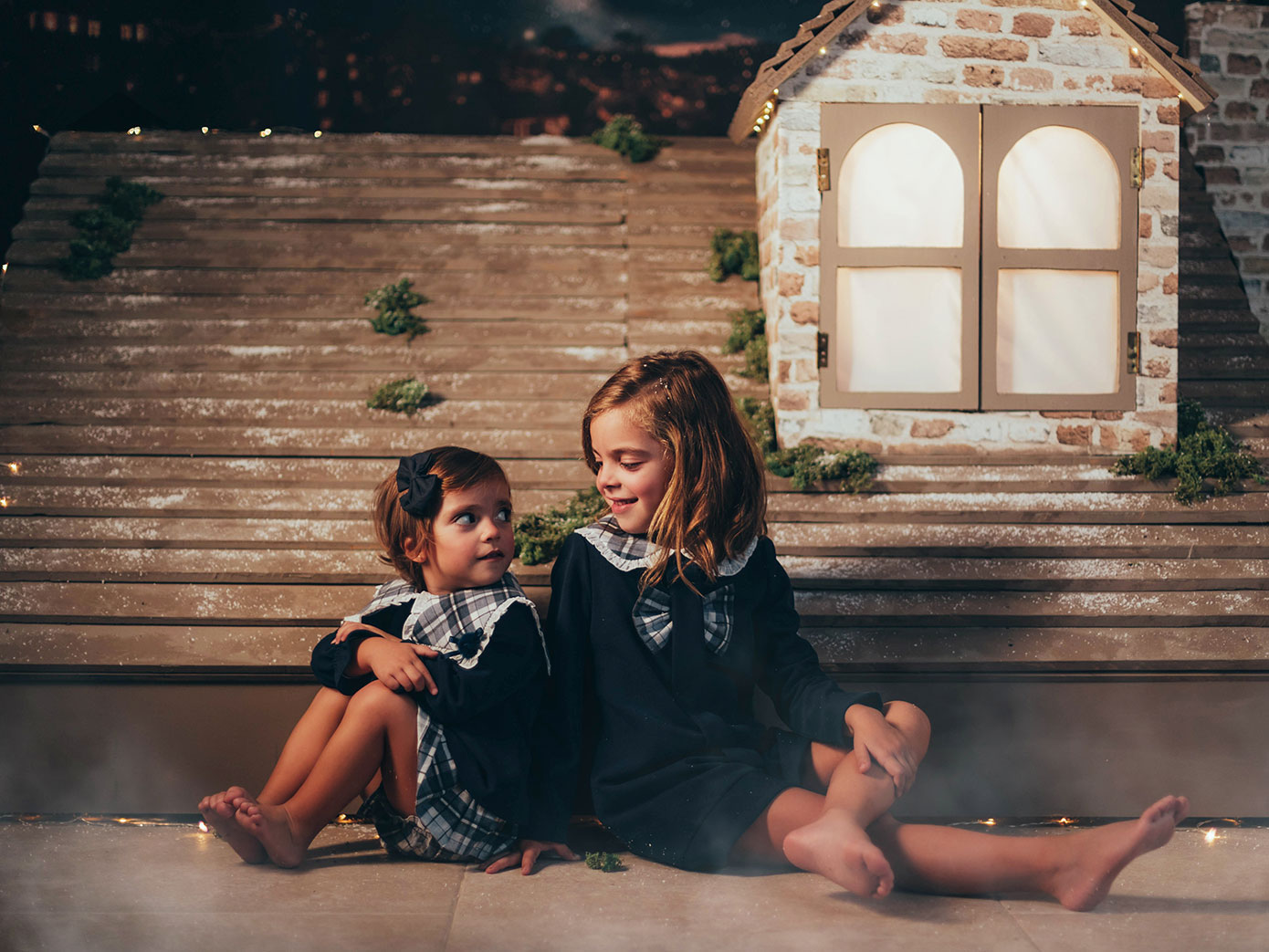 Sesiones de Navidad en Córdoba con familia en decorado mágico